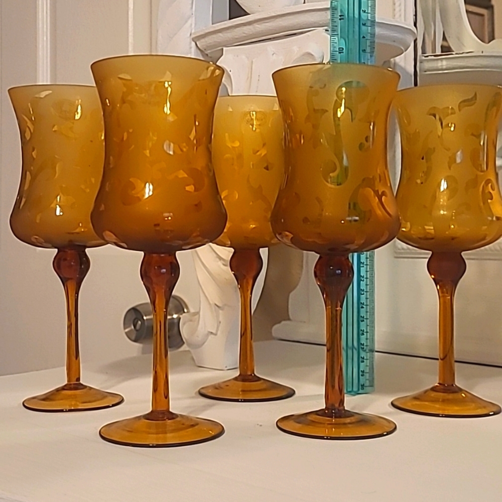 VINTAGE SORELLE 5 AMBER 8-IN TALL FROSTED AND ETCHED WINE GLASSES ABOUT 1960S
